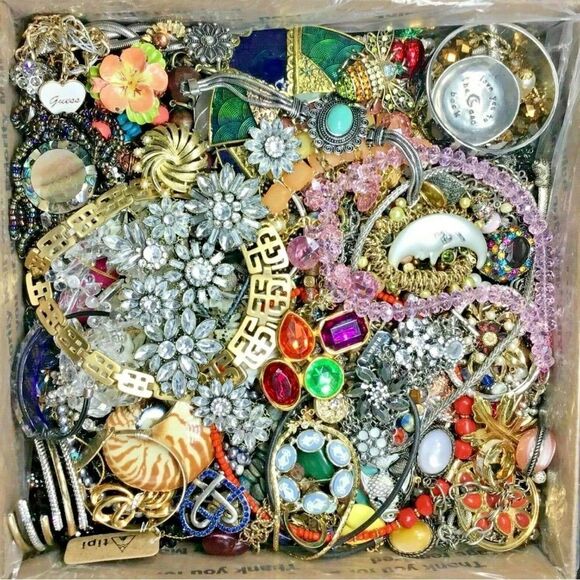 HUGE 4 LB Vintage 2 Modern PREMIUM JEWELRY MYSTERY BOX Lot- MOSTLY wearable - Picture 8 of 14